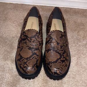 8 Snakeskins Shoedazzle Loafers